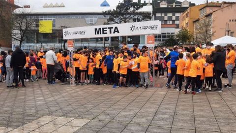 Participantes en Goz�n en la carrera Galb�n contra el c�ncer infantil