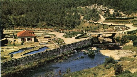 La Piscifactoría de O Carballiño en una postal antigua
