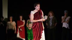 Representaci�n da obra  O so�o dunha noite de ver�n  a cargo de Met�tese Teatro