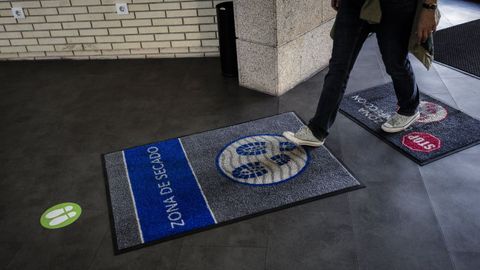 Entrada al gimnasio Be One de Eiroás