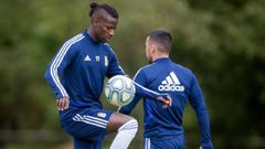 Ibra en El Requex�n, con Joselu detr�s