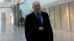 El gerente del �rea sanitaria IV, Luis Hevia, en el atrio del HUCA.El gerente del �rea sanitaria IV, Luis Hevia, en el atrio del HUCA