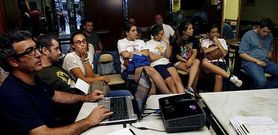 Membros da asociaci�n Amigos do Foli�n na reuni�n deste venres no C�rculo Recreativo de Chantada.