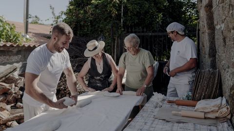 Jornadas de los Hornos Tradicionales de la parroquia de Corvill�n, en A Merca