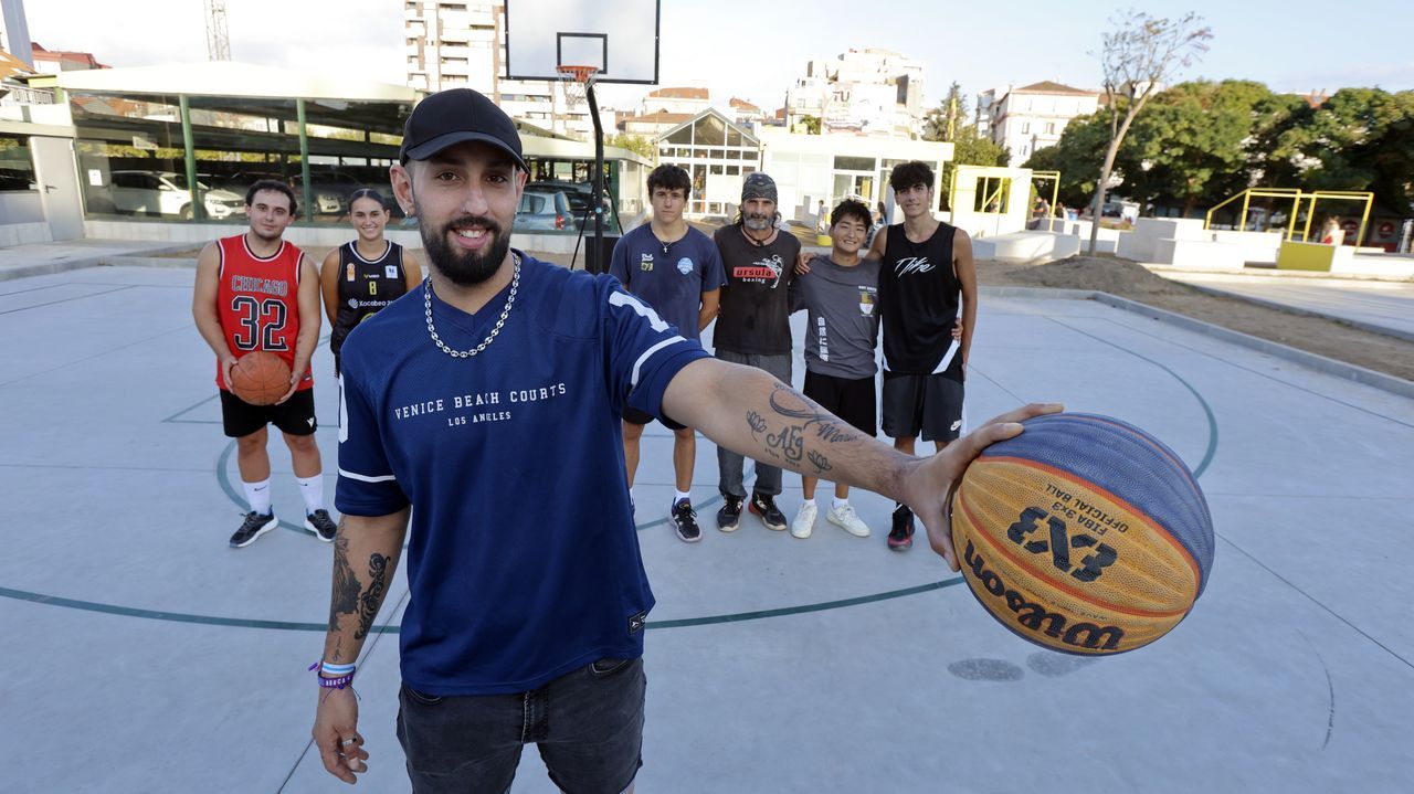 Pachanga solidaria para apoyar al hombre desplomado en el parque de O Cavadelo