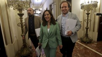 Imagen de archivo de Jos� Manuel Lage, In�s Rey y Francisco D�az Gallego entrando al pleno