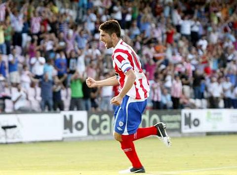 Manu, celebrando el primer gol del Lugo en el retorno a Segunda Divisi�n.