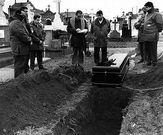La joven recibi� sepultura en A Estrada de forma provisional.