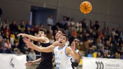 Una acci�n del partido de Liga entre el Sigaltec BBC y el Mar�n Ence PeixeGalego de la temporada pasada en Vilagarc�a.