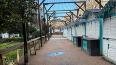 Quejas por la tardanza en retirar las instalaciones de la plaza de Compostela una vez despedidas las fiestas