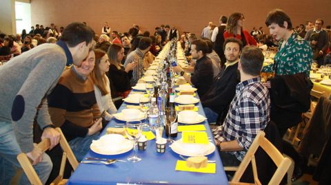Codillo.M�s de 1.050 comensales se citaron en la Festa do Codillo