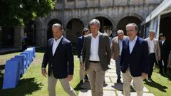 Juan Carlos Escotet, presidente de Abanca, Alfonso Rueda, presidente de la Xunta y Francisco Botas, consejero delegado de Abanca, a su entrada al parador de Santo Estevo de Ribas de Sil [Nogueira de Ramun], donde se celebr la novena edicin de la Romara de Abanca. 