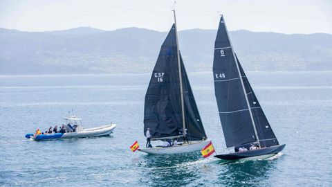 Embarcaciones en la r�a de Pontevedra por la segunda jornada del trofeo Xacobeo de Vela