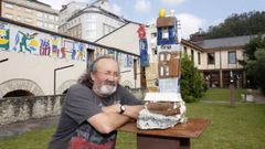 Alfonso Otero Regal, cuya empresa recibi� el Premio Nacional de Artesan�a en el 2011, en las instalaciones de Regal Xunqueira