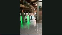 Llueve dentro de la estaci�n de Renfe de Oviedo