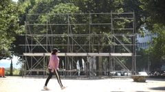 Instalaci�n de la pantalla de la discordia en la Alameda de Pontevedra