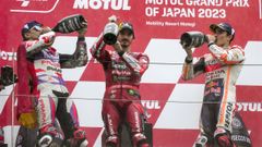 Jorge Martn (izquierda), junto a Bagnaia y Mrquez, tras su victoria en el Gran Premio de Japn