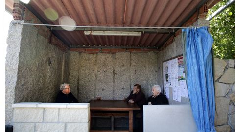 Charla a la sombra de la marquesina en Coaxe