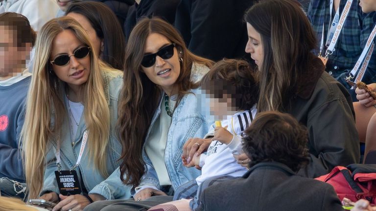 Sara Carbonero, en la grada, durante el partido de su hijo Mart�n