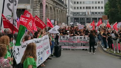 Concentración de las educadoras de 0 a 3 frente a la Consejería de Educación