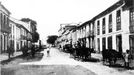 Imaxe da rúa da Pravia nos anos vinte do século pasado, cando se chamaba avenida Rodríguez de Viguri.