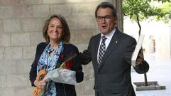 Artur Mas, junto a su mujer Helena Rakosnik