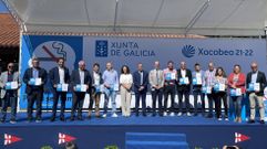 Alcaldes y concejales de la provincia con sus diplomas de distinci�n de oro en el programa Praias sen fume