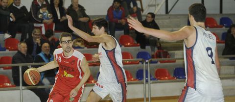 Los estradenses derrotaron al Estudiantes Lugo por 67-62 y ademas le superan en el basket-average. 