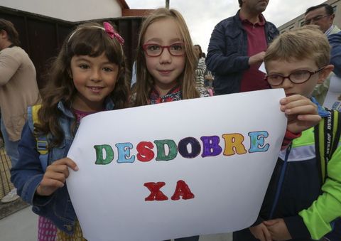 Ni�os del Milladoiro piden dos docentes para tercero. 
