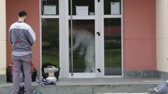 Desinfectan el Centro C�vico de Fe�ns ante la posible presencia de coronavirus