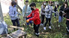 As� es la limpieza del r�o Corgo llevada a cabo por los alumnos del IES Xelm�rez II