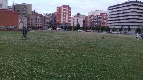 Una perspectiva del parque del Tren de la Libertad, en Gij�n
