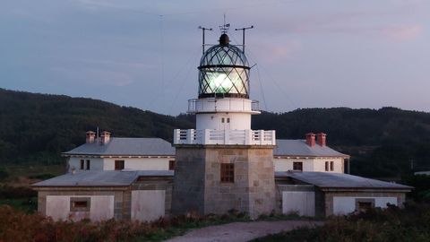 El faro de Estaca de Bares es uno de los tres de la zona donde sigue residiendo la farera