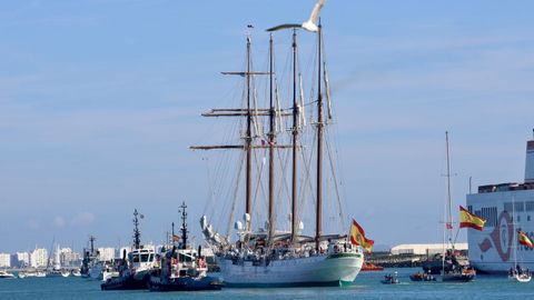 El Juan Sebasti�n de Elcano zarp� este 10 de enero de C�diz, acompa�ado por otros barcos, en el inicio de su 98 traves�a de instrucci�n