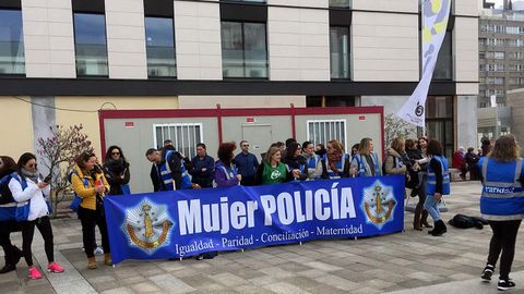 Concentraci�n de mujeres polic�as de A Coru�a