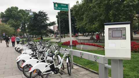 Las nuevas estaciones y bicicletas eléctricas del servicio municipal gratuito Avilés en Bici