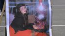 Flores, velas y una imagen de la estudiante espa�ola Claudia Tacoronte Aguilera durante el homenaje p�stumo celebrado este lunes tras su asesinato el pasado domingo en el municipio de Cuautla, en Morelos (M�xico).