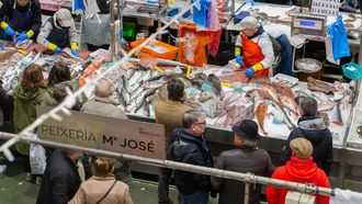 La v&iacute;spera de Nochebuena es uno de los d&iacute;as de m&aacute;s afluencia en el Mercado de Pontevedra