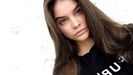 Barbara Palvin, modelo h�ngara considerada 'curvy' por Victoria's Secret en una imagen compartida en Twitter con sus seguidores