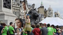 Miles de personas rindieron tributo an Trafalgar Square un emotivo homenaje a la diputada laborista asesinada Jo Cox.