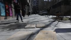 El Concello est reparando el pavimento en las calles reformadas hace ao y medio.