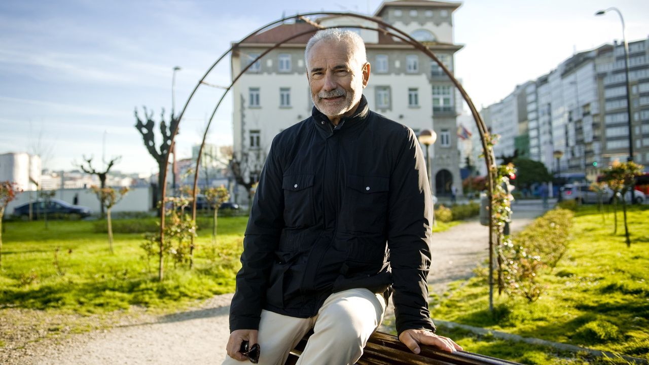 La Real Sociedad Económica de Amigos del País debate sobre el modelo aeroportuario