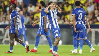Luismi Cruz festeja su primer gol en Primera Divisi�n y el que abri� la cuenta del Deportivo frente al Villarreal