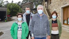 La ingresada es la hija de Basilisa Canosa (a la izquierda), tambi�n contagiada, al igual que sus vecinos