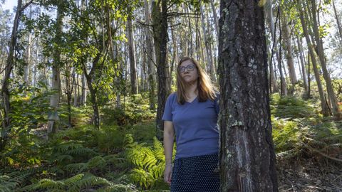 Esta heredera forestal, en una de las parcelas de su padre que est ayudando a gestionar.