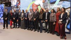 Los representantes de la mancomunidad Barbanza Arousa posaron en una foto de familia tras la presentaci�n en Fitur