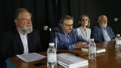 Foto de archivo de 2022 durante la presentación de un libro de Pepe Otero (en el centro), arropado por Ramón Reimunde, Darío Villanueva e Inés López