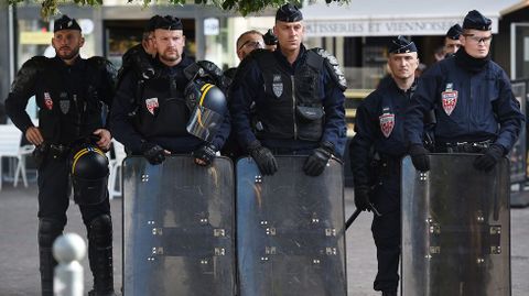 Fuerzas policiales en Lille.