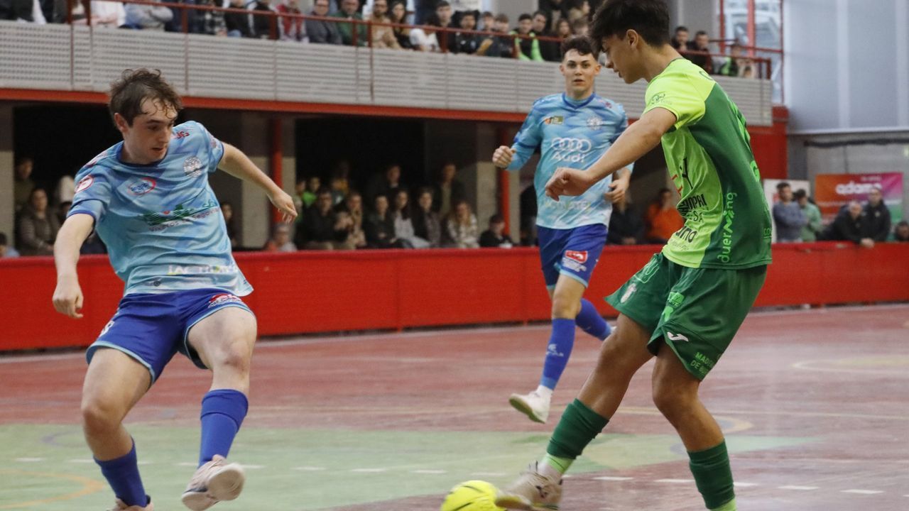 El juvenil xovense Christian Cociña maravilla con cuatro goles en siete minutos en Segunda B