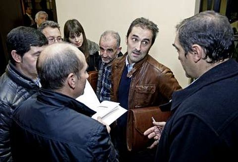 Los directivos, reunidos junto al presidente José Bouso, al finalizar el acto.